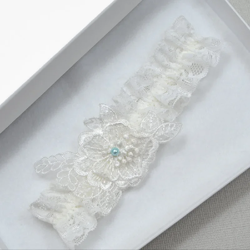 vera-floral-ivory-lace-wedding-garter-for-brides